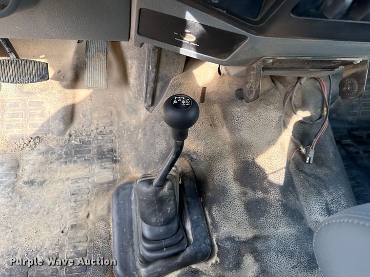 image for item ND9429 2014 Ford F550 SuperCab truck cab and chassis