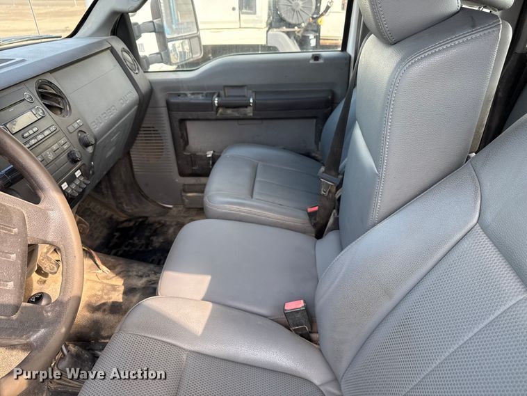 image for item ND9429 2014 Ford F550 SuperCab truck cab and chassis