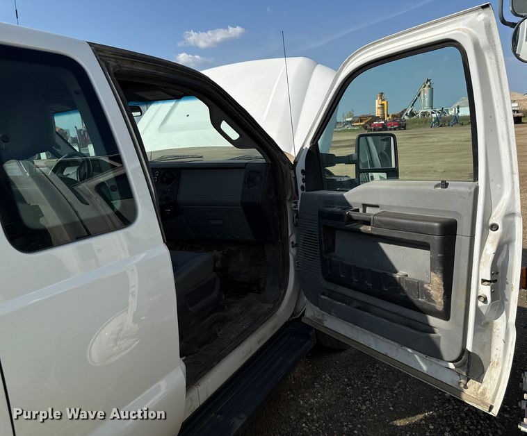 image for item ND9429 2014 Ford F550 SuperCab truck cab and chassis