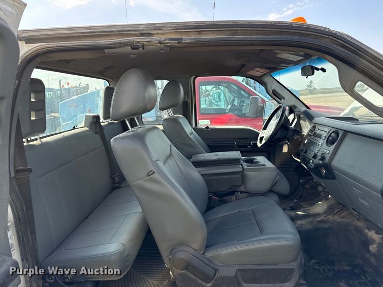 image for item ND9429 2014 Ford F550 SuperCab truck cab and chassis