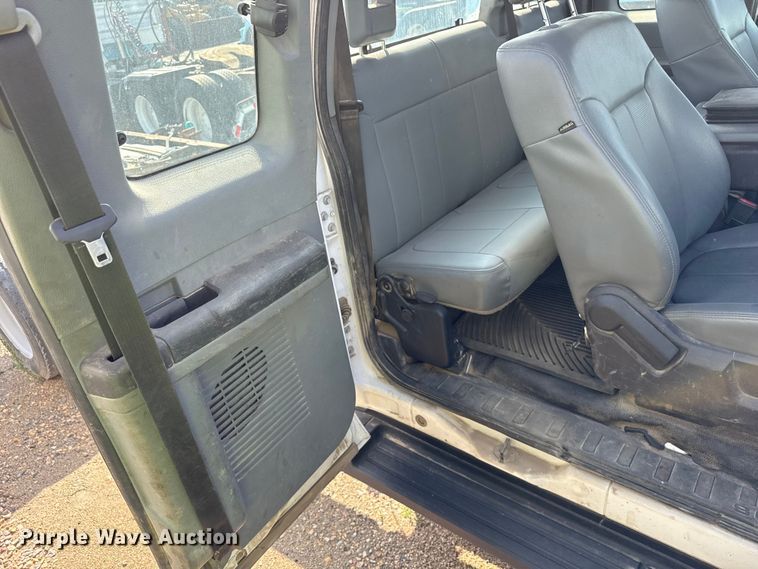 image for item ND9429 2014 Ford F550 SuperCab truck cab and chassis