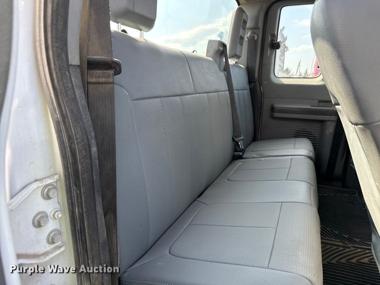 image for item ND9429 2014 Ford F550 SuperCab truck cab and chassis