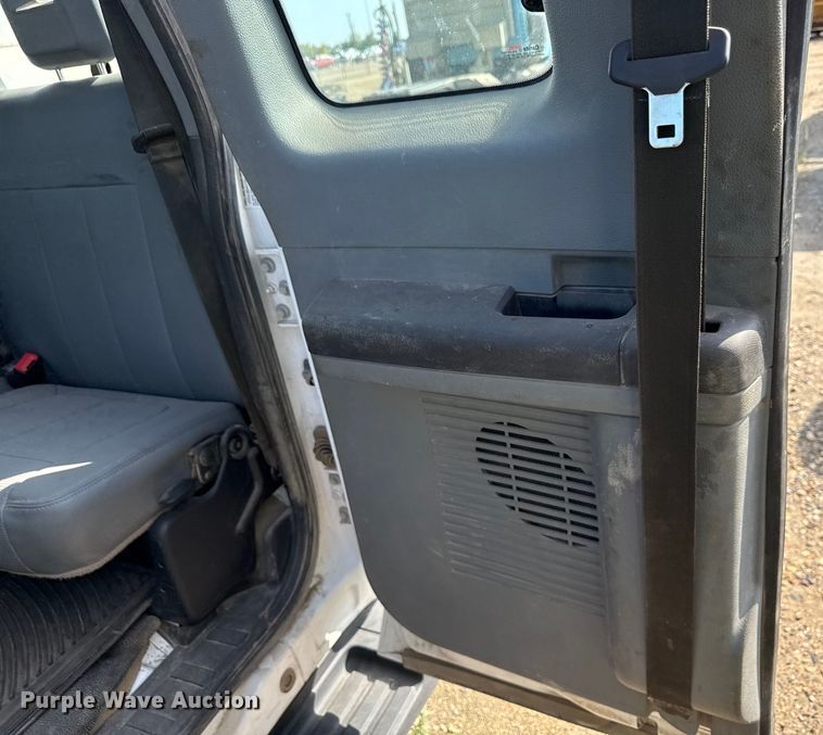 image for item ND9429 2014 Ford F550 SuperCab truck cab and chassis