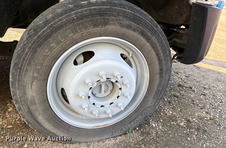 image for item ND9429 2014 Ford F550 SuperCab truck cab and chassis