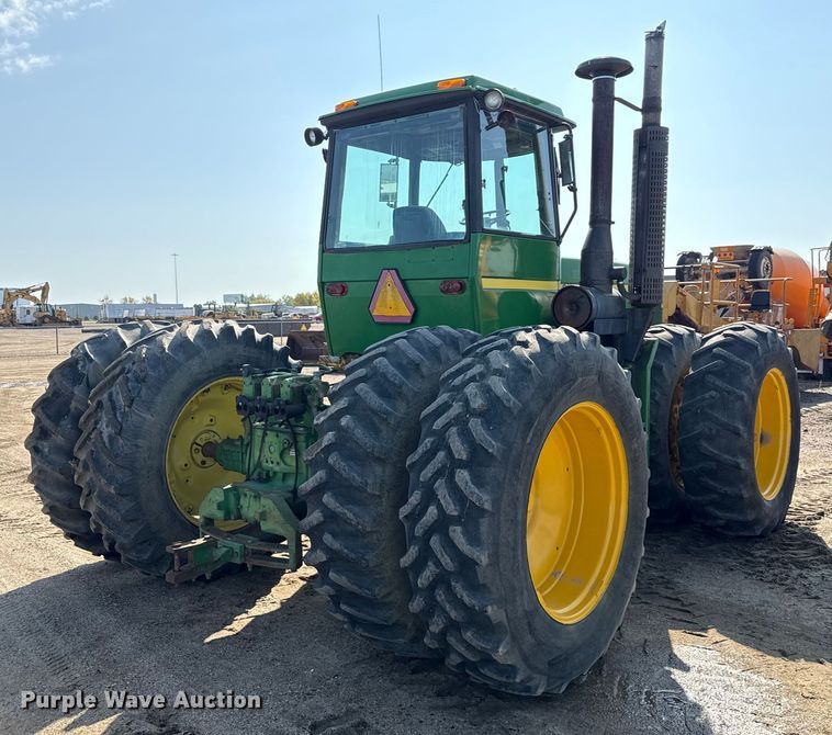 image for item ND9433 1983 John Deere 8450 4WD tractor