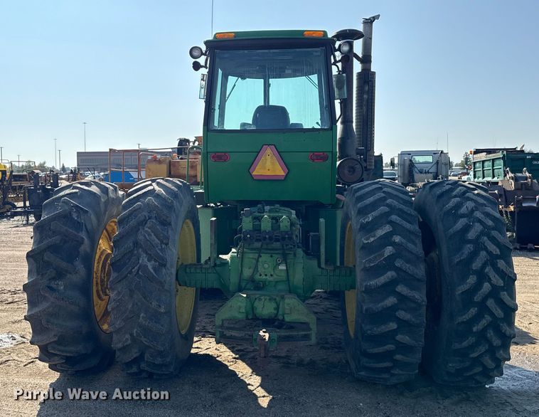 image for item ND9433 1983 John Deere 8450 4WD tractor