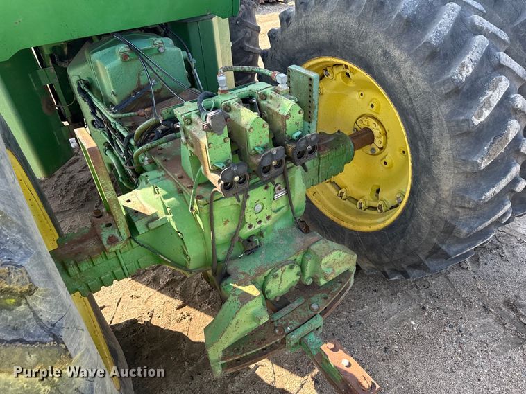 image for item ND9433 1983 John Deere 8450 4WD tractor