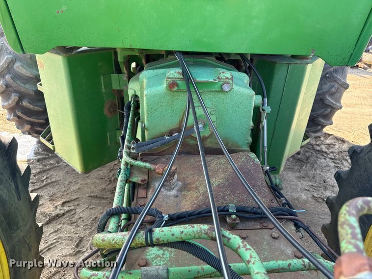 image for item ND9433 1983 John Deere 8450 4WD tractor