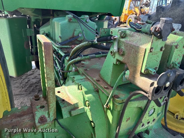 image for item ND9433 1983 John Deere 8450 4WD tractor