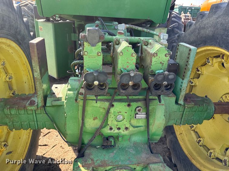 image for item ND9433 1983 John Deere 8450 4WD tractor