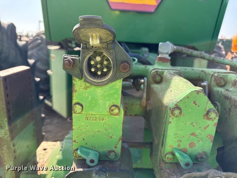 image for item ND9433 1983 John Deere 8450 4WD tractor