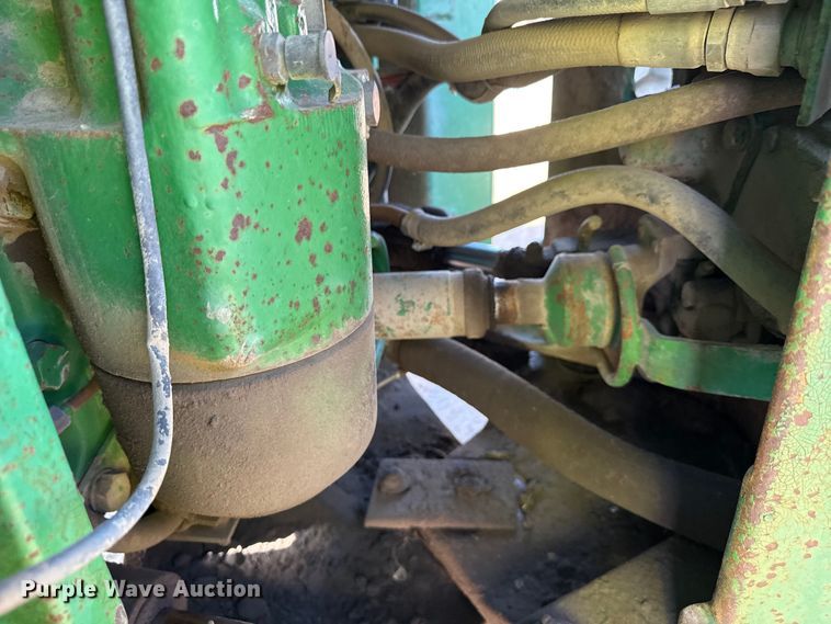 image for item ND9433 1983 John Deere 8450 4WD tractor