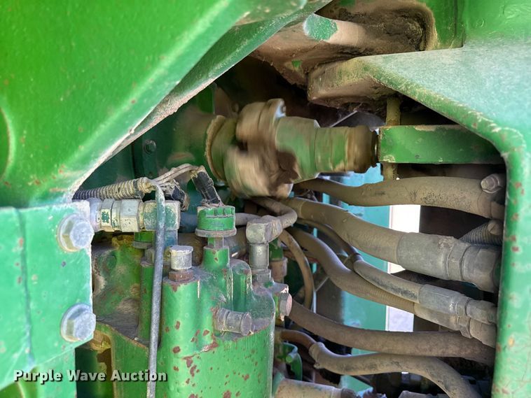 image for item ND9433 1983 John Deere 8450 4WD tractor