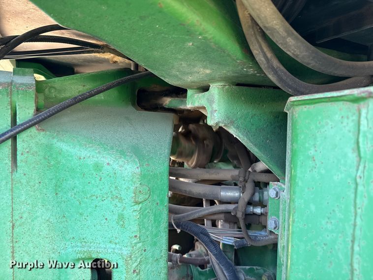 image for item ND9433 1983 John Deere 8450 4WD tractor