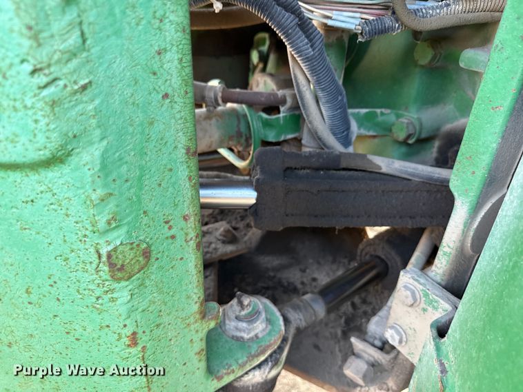 image for item ND9433 1983 John Deere 8450 4WD tractor