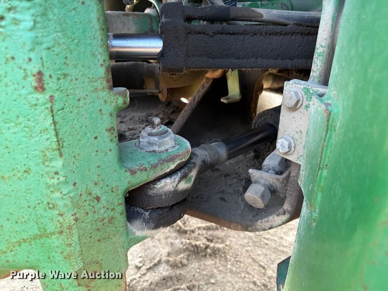 image for item ND9433 1983 John Deere 8450 4WD tractor