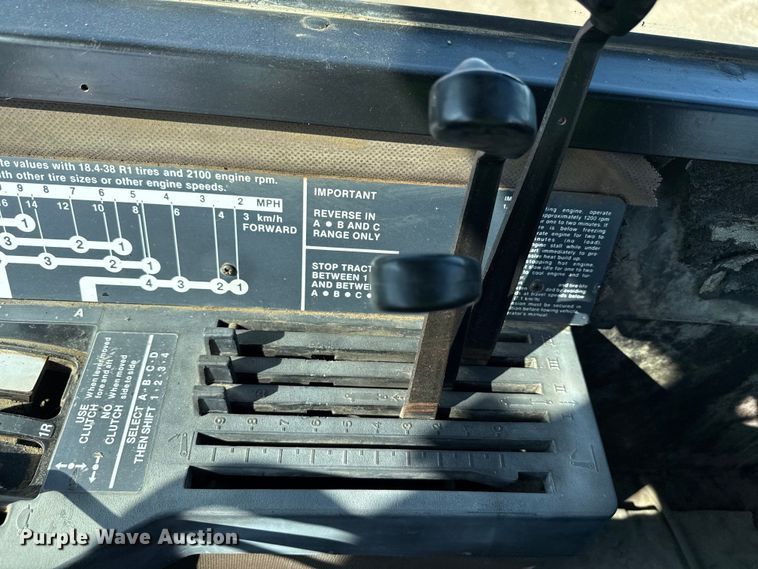 image for item ND9433 1983 John Deere 8450 4WD tractor