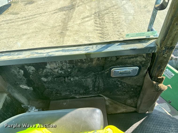 image for item ND9433 1983 John Deere 8450 4WD tractor