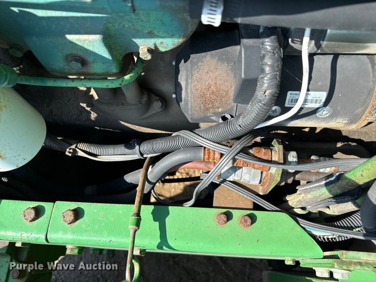 image for item ND9433 1983 John Deere 8450 4WD tractor