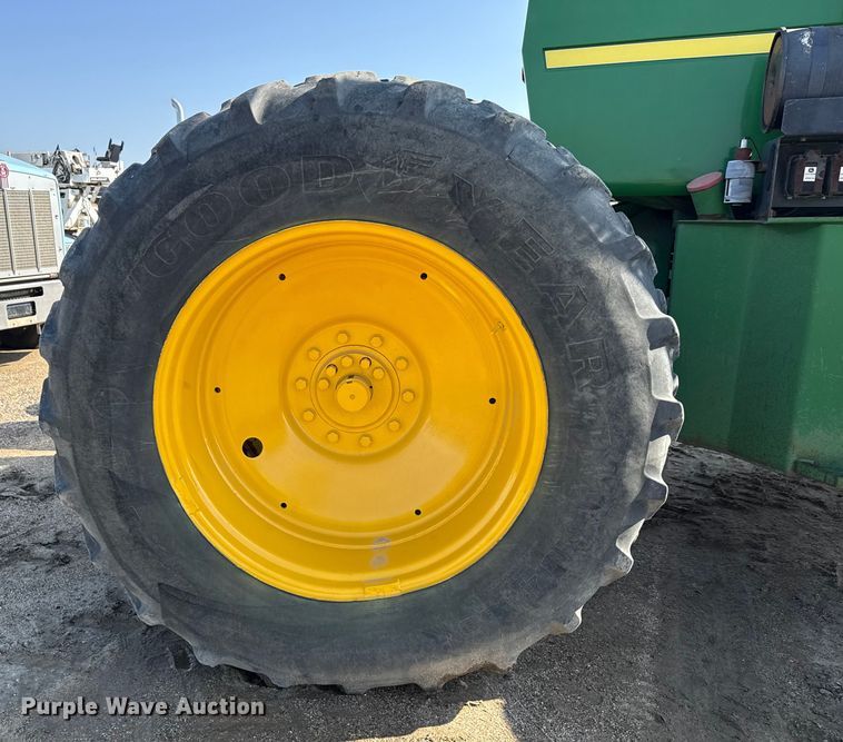 image for item ND9433 1983 John Deere 8450 4WD tractor