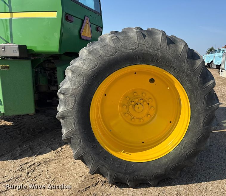 image for item ND9433 1983 John Deere 8450 4WD tractor