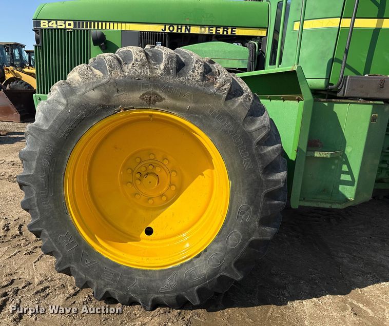 image for item ND9433 1983 John Deere 8450 4WD tractor