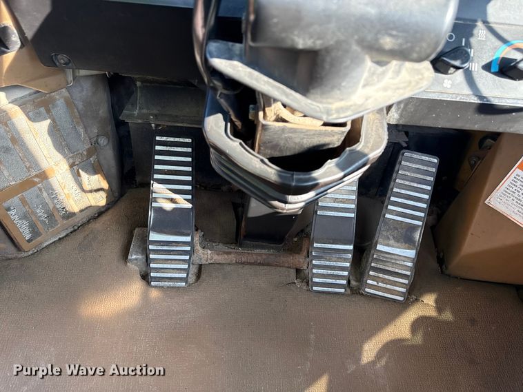 image for item ND9436 1997 Caterpillar 938F wheel loader