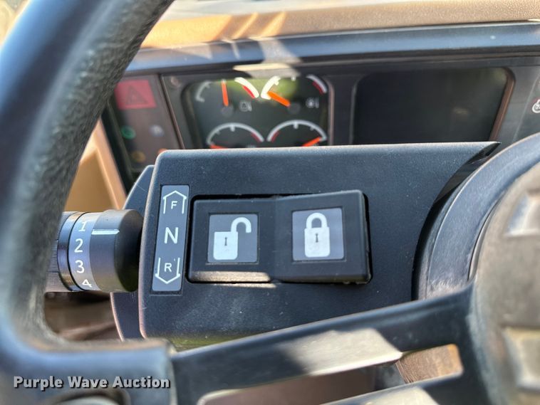 image for item ND9436 1997 Caterpillar 938F wheel loader