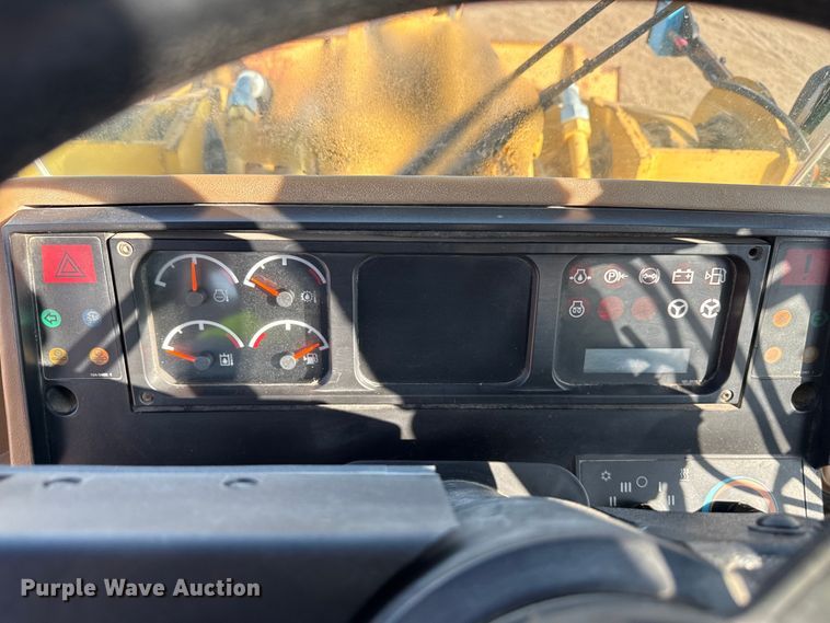 image for item ND9436 1997 Caterpillar 938F wheel loader