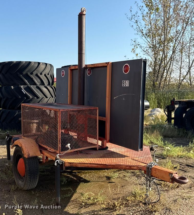 image for item ND9438 Arrow board trailer