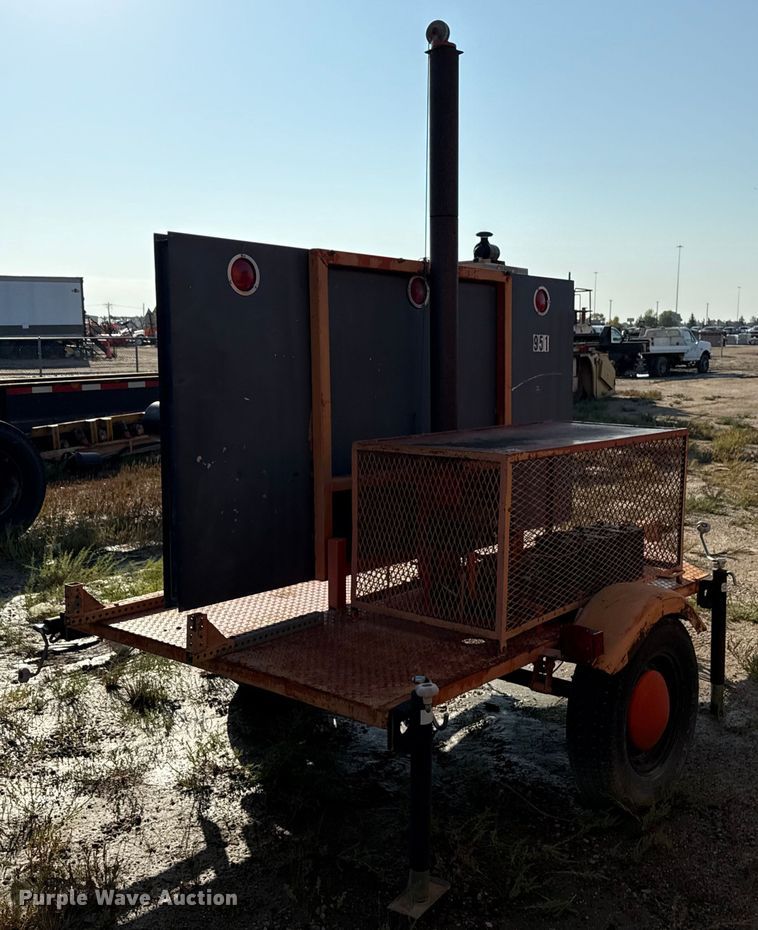 image for item ND9438 Arrow board trailer