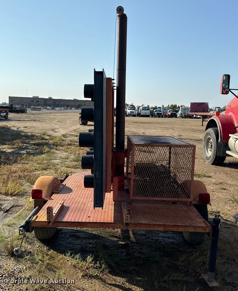 image for item ND9438 Arrow board trailer