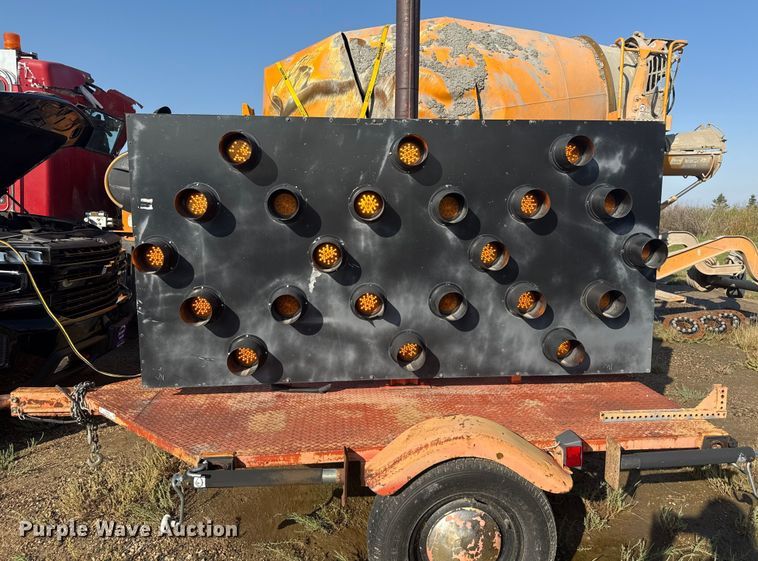 image for item ND9438 Arrow board trailer