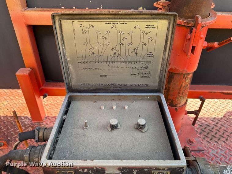 image for item ND9438 Arrow board trailer