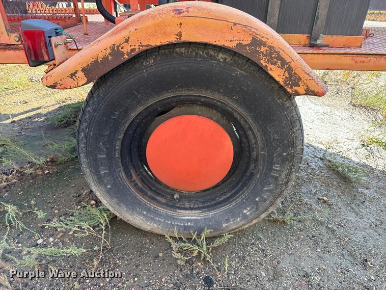 image for item ND9438 Arrow board trailer