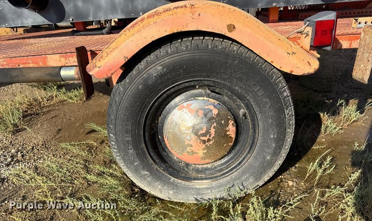 image for item ND9438 Arrow board trailer