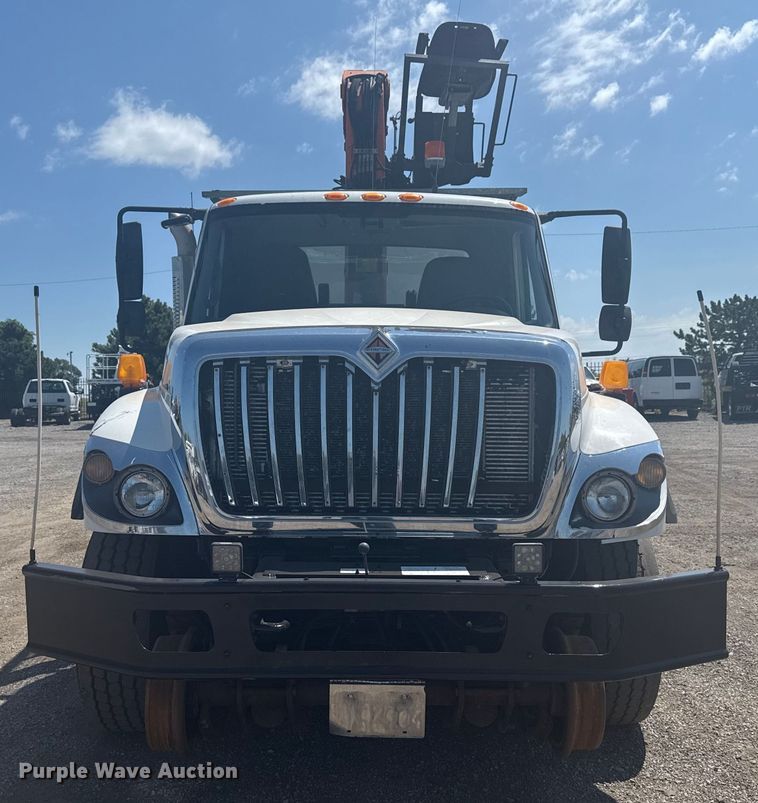 image for item NU9559 2009 International WorkStar 7500 grapple crane truck