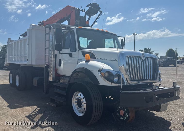 image for item NU9559 2009 International WorkStar 7500 grapple crane truck