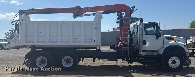 image for item NU9559 2009 International WorkStar 7500 grapple crane truck