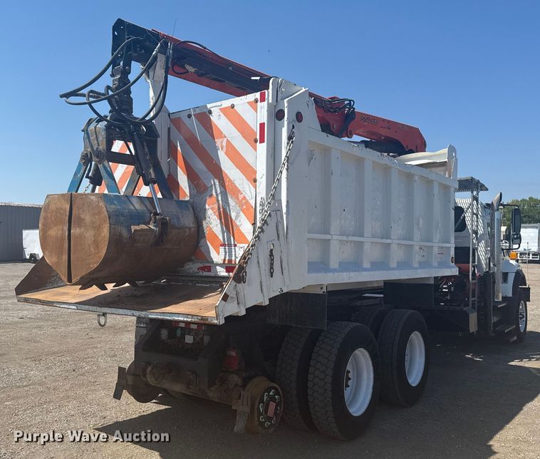 image for item NU9559 2009 International WorkStar 7500 grapple crane truck