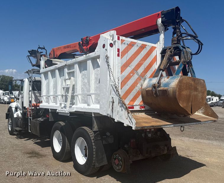 image for item NU9559 2009 International WorkStar 7500 grapple crane truck