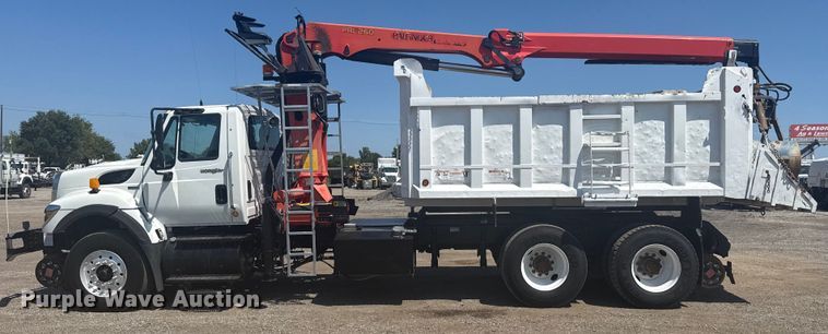 image for item NU9559 2009 International WorkStar 7500 grapple crane truck