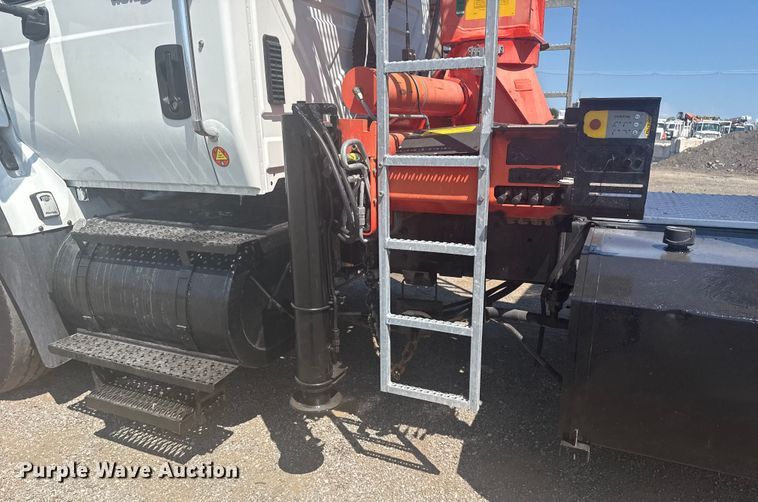 image for item NU9559 2009 International WorkStar 7500 grapple crane truck