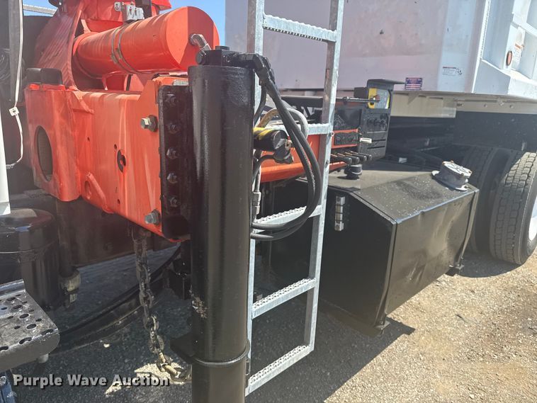 image for item NU9559 2009 International WorkStar 7500 grapple crane truck