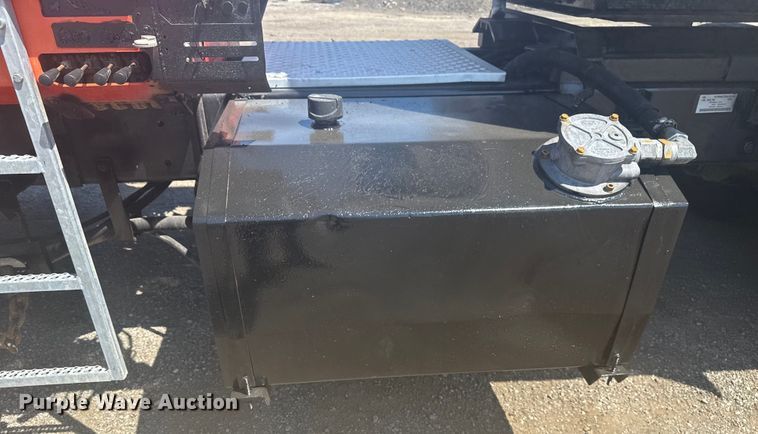 image for item NU9559 2009 International WorkStar 7500 grapple crane truck