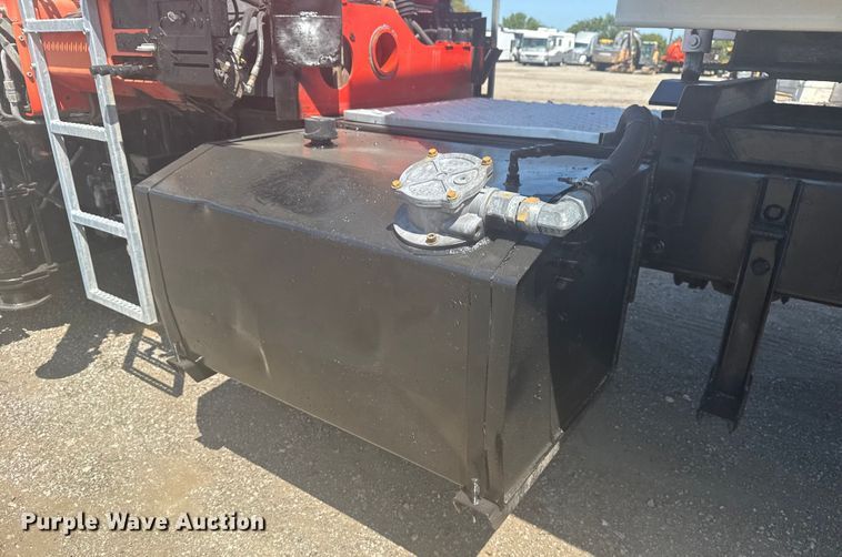 image for item NU9559 2009 International WorkStar 7500 grapple crane truck