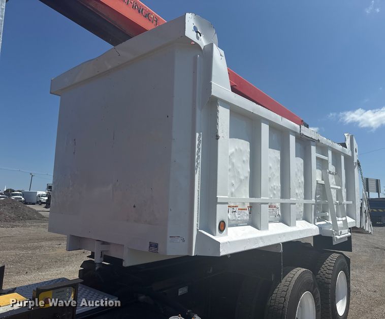 image for item NU9559 2009 International WorkStar 7500 grapple crane truck