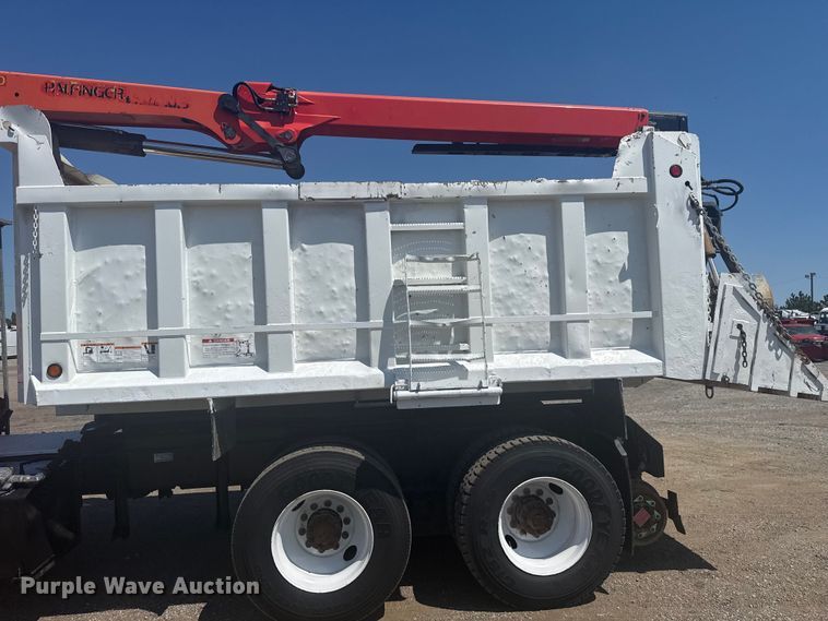 image for item NU9559 2009 International WorkStar 7500 grapple crane truck