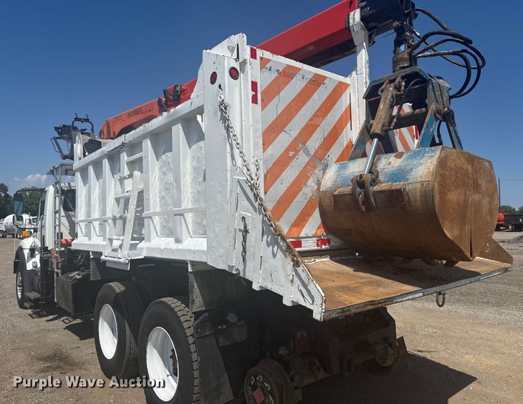 image for item NU9559 2009 International WorkStar 7500 grapple crane truck