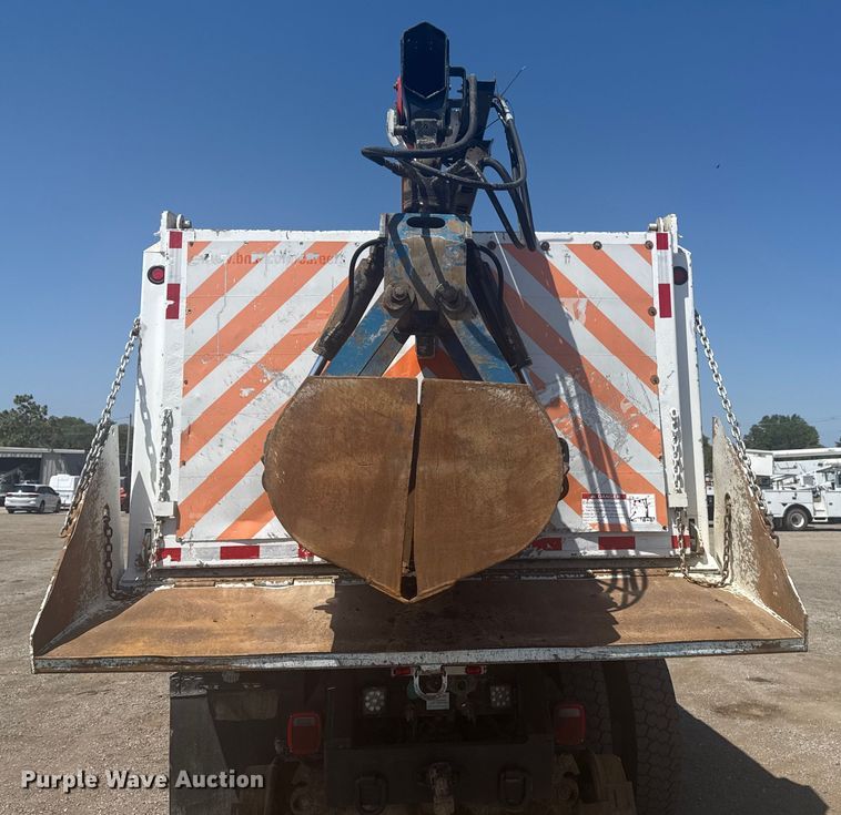 image for item NU9559 2009 International WorkStar 7500 grapple crane truck